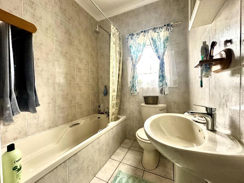 3 Bedroom Property for Sale in Bergzicht Western Cape